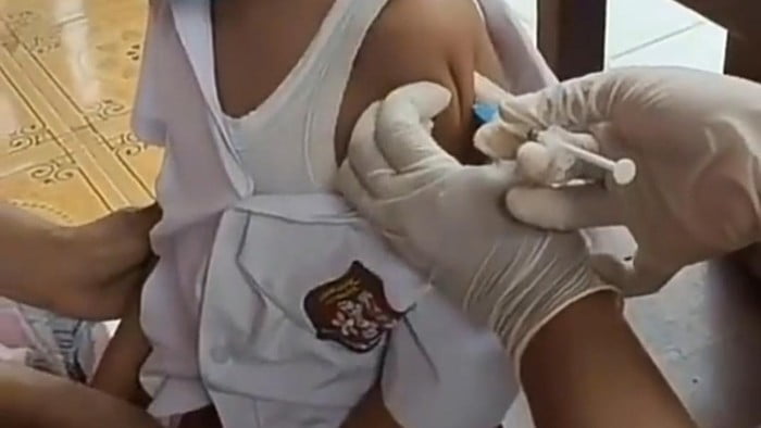Hoaks! Anak Suku Baduy Kebal Disuntik Vaksin