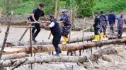 PJ Gubernur Sulsel Lewati Titian Bambu Untuk Temui Para Korban Bencana