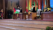 Mahasiswa Unpad Bentangkan Bendera Palestina Saat Wisuda