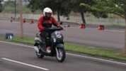 Tips Berkendara Sepeda Motor saat Hujan Oleh Asmo Sulsel