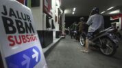 antrean pembelian bbm di surabaya 169