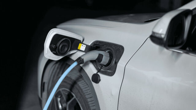 Charging Mobil Listrik