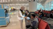 Bandara Sultan Hasanuddin Berbagi Takjil Gratis untuk Penumpang Selama Ramadhan