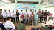 Wamentrans Viva Yoga Saat Berkunjung ke Unit Pemukiman Transmigrasi (UPT) Batu Ampar, Kecamatan Kedurang, Kabupaten Bengkulu Selatan, Provinsi Bengkulu, pada hari Rabu (10/9/2025).