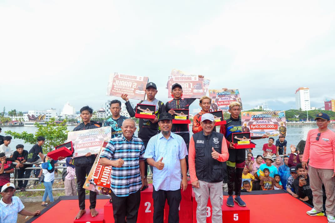 Gubernur Sulsel Saat Menghadiri Grand Final Katinting Race 2025 Piala Gubernur Sulsel