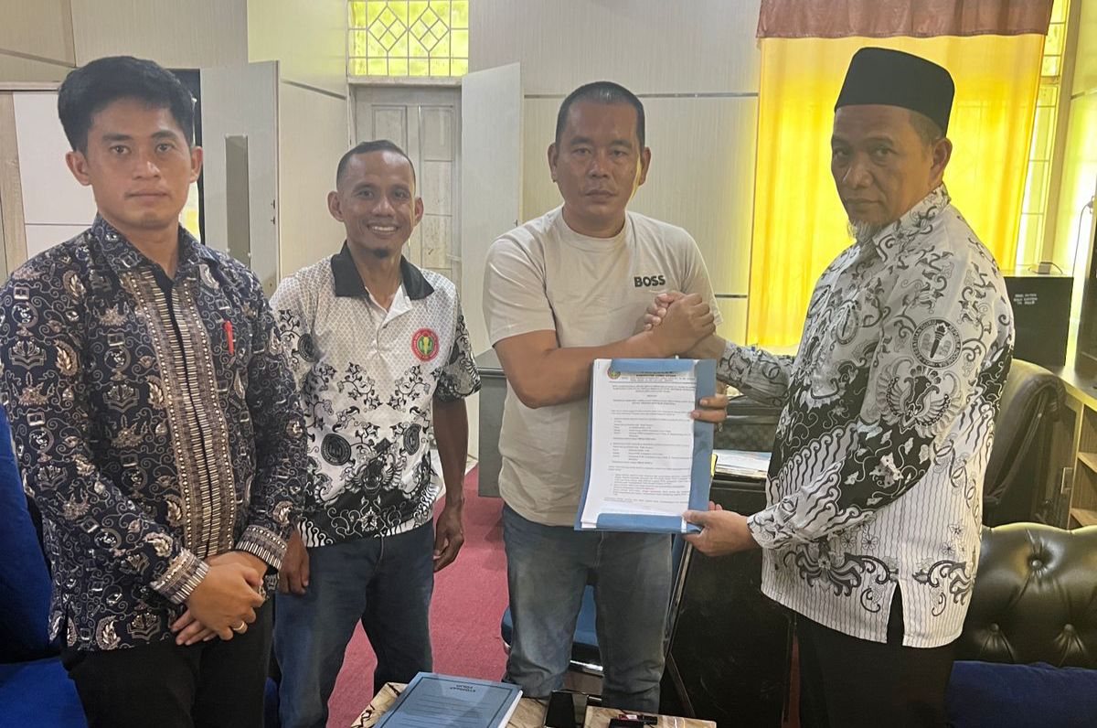 DPRD Luwu Utara Terima Surat Permohonan Grasi dari PGRI untuk Dua Guru yang Di PTDH
