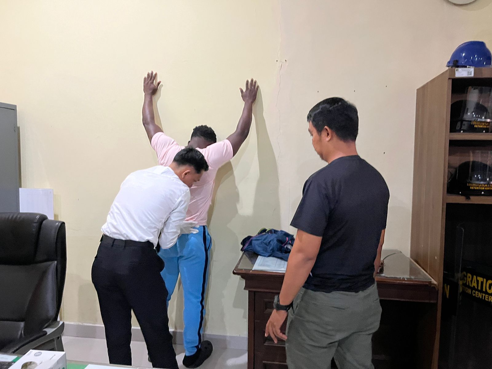 Rudenim Makassar Melakukan Pendetensian Terhadap Satu Orang WNA Asal Sierra Leone