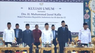 Wakil Presiden RI ke 10 dan ke-12, Jusuf Kalla, Saat Memberikan Kuliah Umum di Pondok Modern Darussalam Gontor Putri Kampus 1, Sambirejo, Mantingan, Ngawi, Jawa Timur, Rabu (17/12/2025).