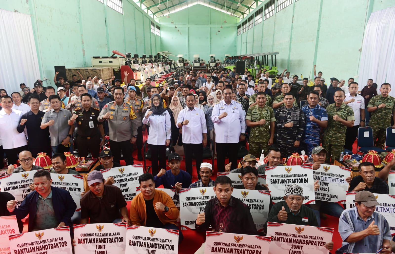 812 Kelompok Tani Terima Alsintan, Gubernur Sulsel Tekankan Pemanfaatan Optimal