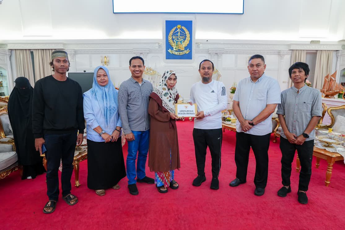 Gubernur Sulsel Serahkan Bantuan Kepada Keluarga Korban Kapal Tenggelam Pangkep
